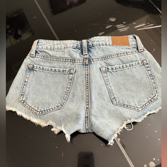 NEW WITHOUT TAGS SIZE 00 AEROPASTLE LIGHT DENIM SHORTS, SIZE 00 - Picture 2 of 2